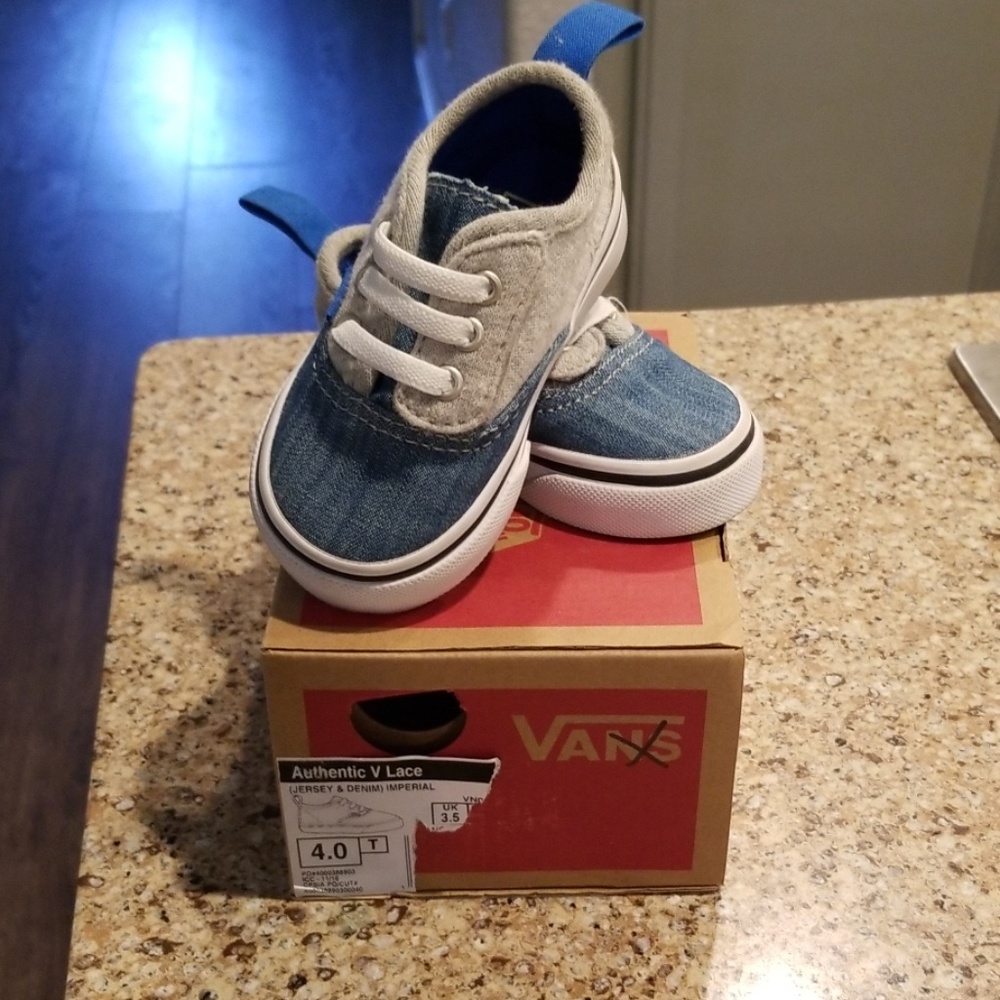 Baby Van's size 4